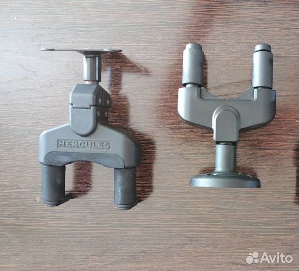 Настенный держатель для гитары