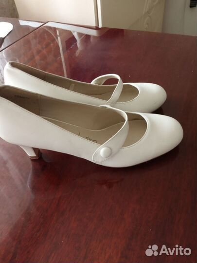 Шубка и туфли свадебные