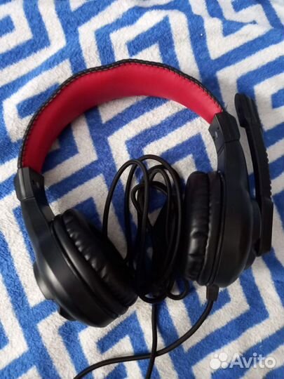 Проводные наушники с микрофоном