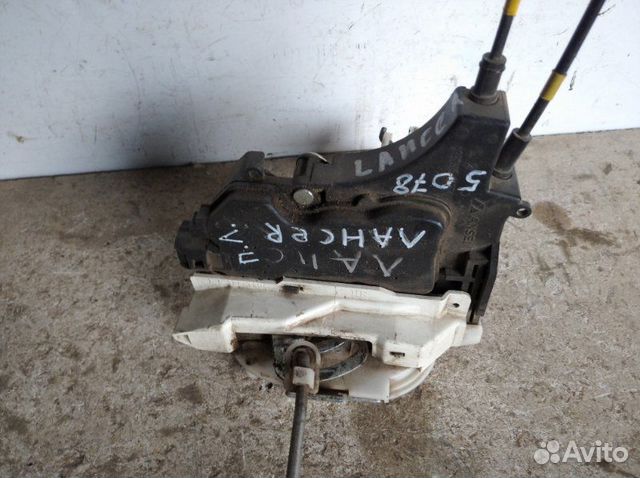 Замок двери передний левый Mitsubishi Lancer 10