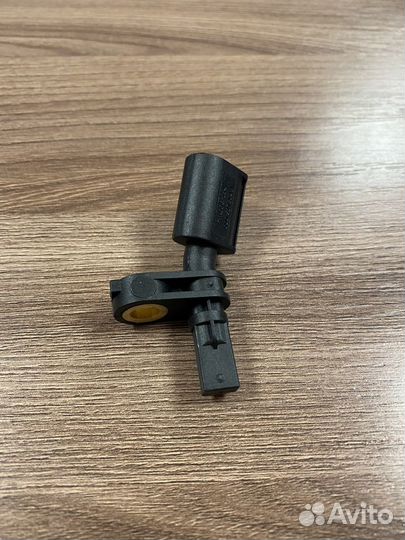 Датчик ABS задний правый VW Polo 2010 2019