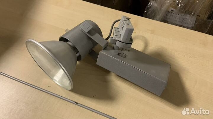 Трековый светильник Lival