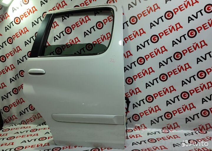 Дверь боковая задняя правая Toyota Funcargo NCP21