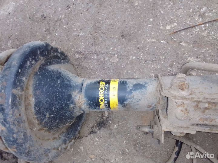 Стойка амортизатора