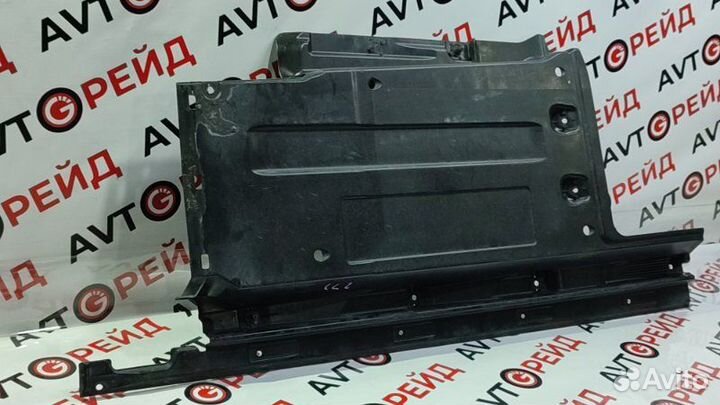 Защита двигателя правая Audi Q5 8R cdnc 06.07.2009