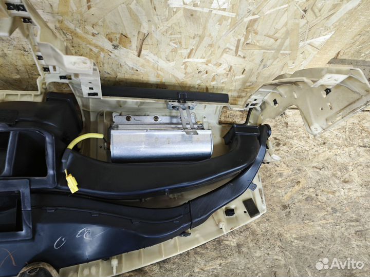 Торпедо с подушкой Kia Sorento 1