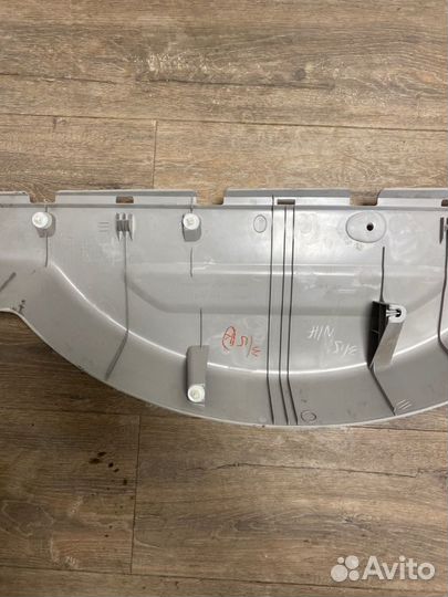 Обшивка двери багажника Mitsubishi Pajero 4 3.2D