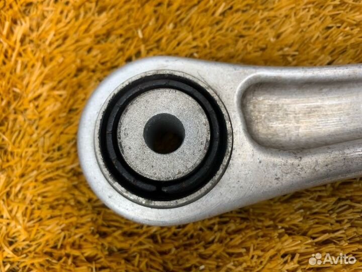 Рычаг подвески верхний задний правый Porsche