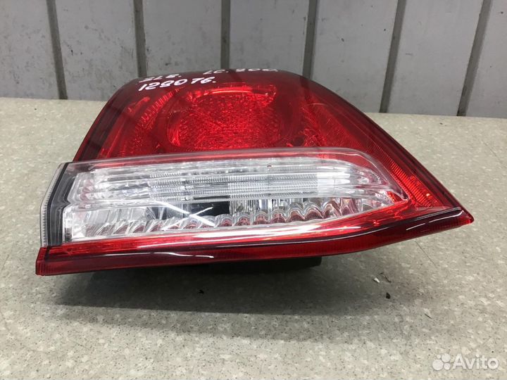 Фонарь задний внутренний левый Toyota Land Cruiser