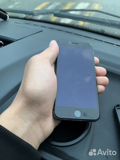 Телефон iPhone 8 64 gb