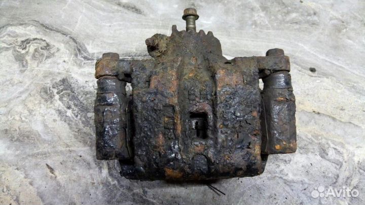 Суппорт тормозной задний левый Kia Sorento (2002