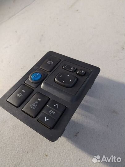 Панель в торпедо Toyota Land Cruiser Prado (J150)