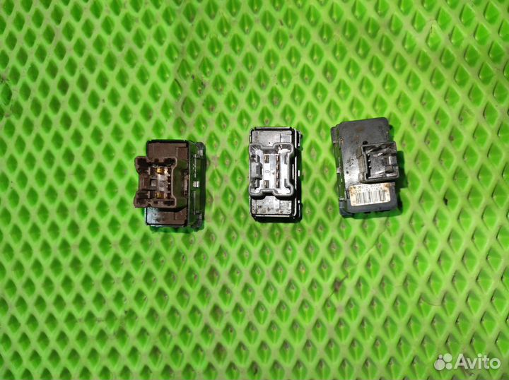 Кнопка центрального замка Note (04-14)