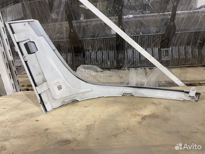 Накладка (ресничка) фары правая Mercedes