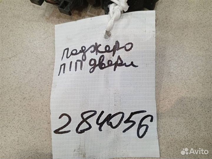 Моторчик стеклоподъемника передний правый Mitsubi