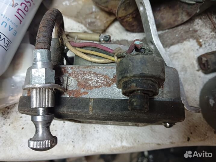 Часы автомобильные СССР