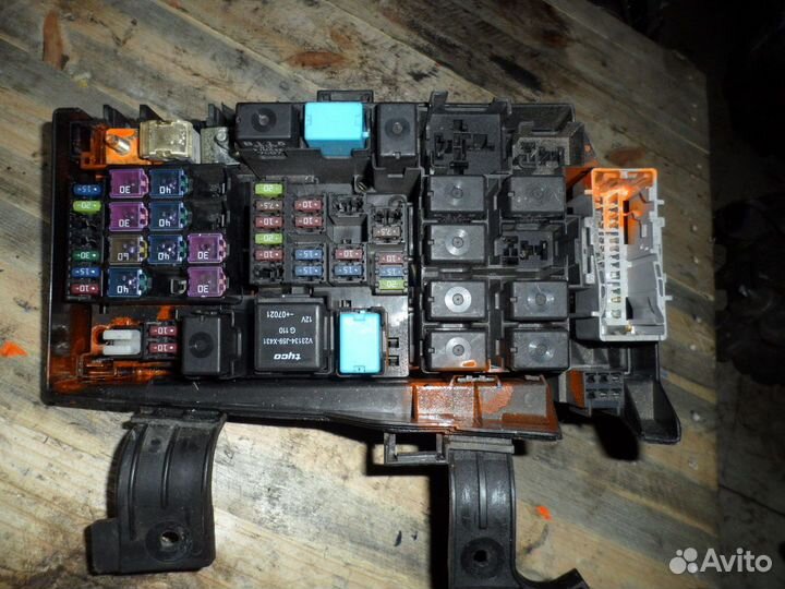 Блок предохранителей Mazda 6 (GG) I рестайлинг (20