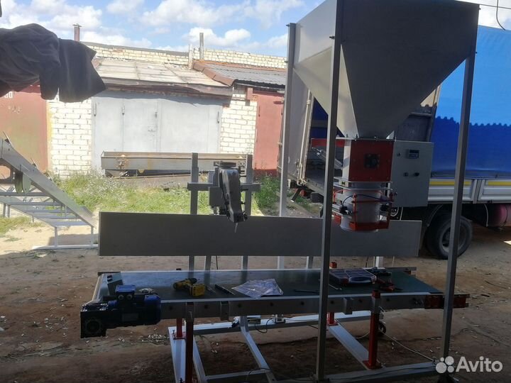 Упаковщик дозатор весовой фасовщик в мешки пакеты