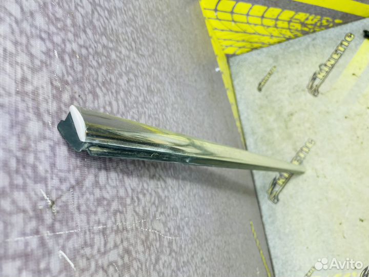 Молдинг Уплотнитель передней правой двери Фокус 3