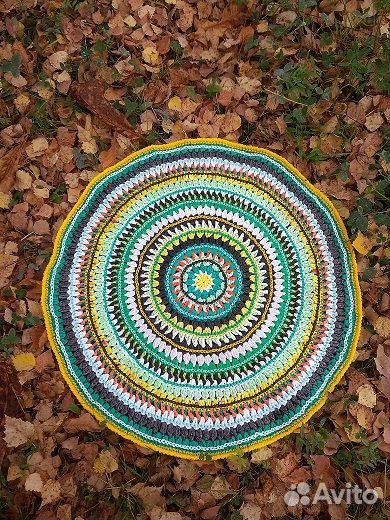 Коврик ручной работы из полиэтилена