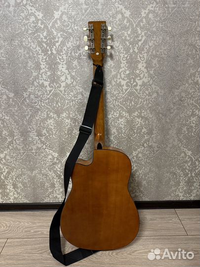 Акустическая гитара