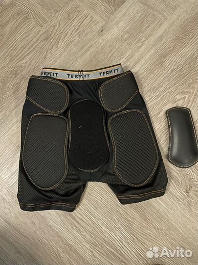 Защитные шорты для сноуборда и горных лыж детские