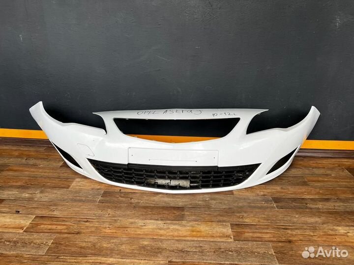 Передний бампер Opel Astra J