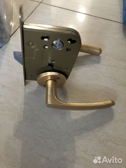 Ручки и замки для межкомнатных дверей