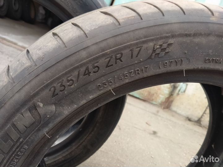 Michelin Pilot Sport 4 235/45 R17