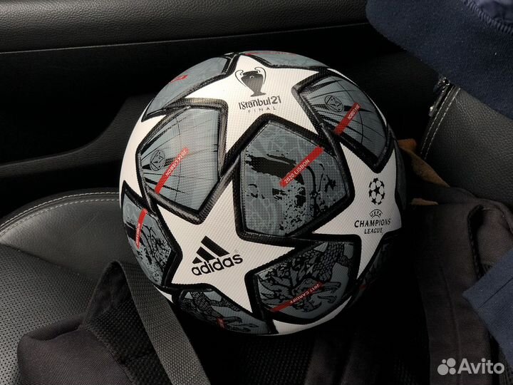 Футбольный мяч adidas Finale 2021