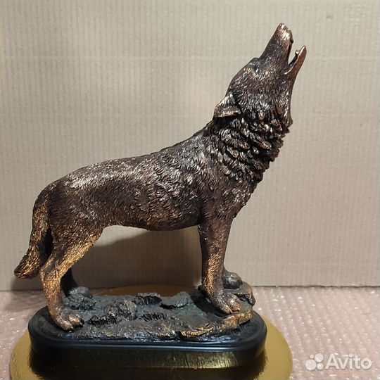 Статуэтка Волк