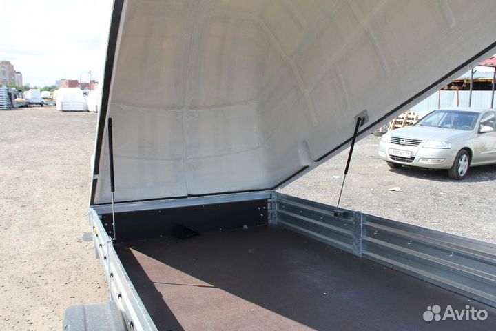 Прицеп с пластиковой крышкой (3.5х1.5 метра)
