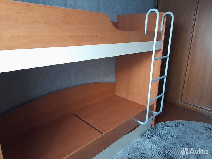 Двухъярусная кровать