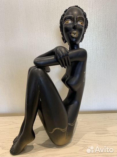 Фигурка негритянки (дерево)