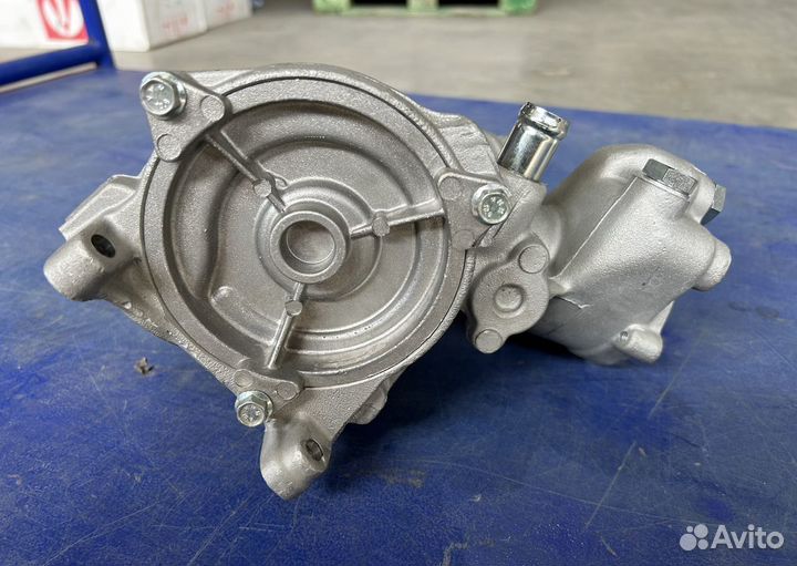 Водяной насос на Mercedes-Benz