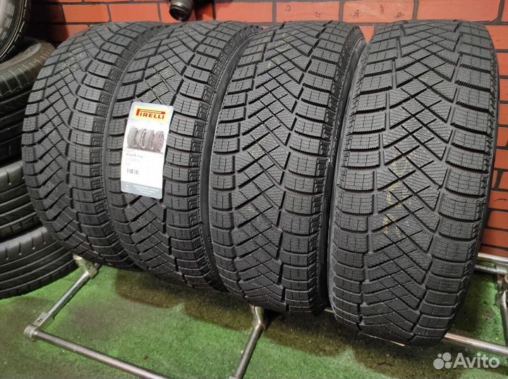 Pirelli Ice Zero FR 215/55 R18 99H