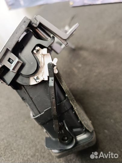 Дефлектор воздушный левый KIA Ceed 2 JD