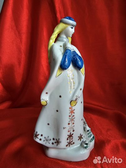 Фарфоровая статуэтка-снегурочка