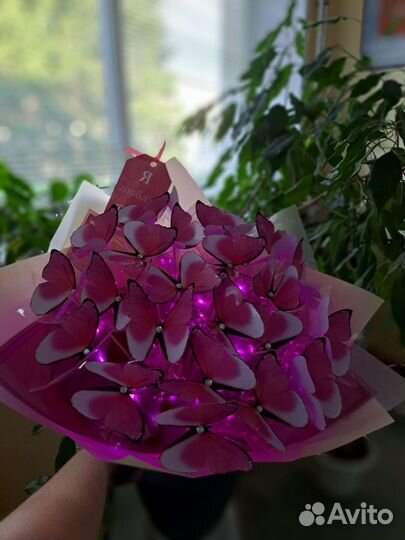 Букет из декоративных бабочек