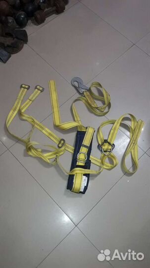 Страховочная привязь