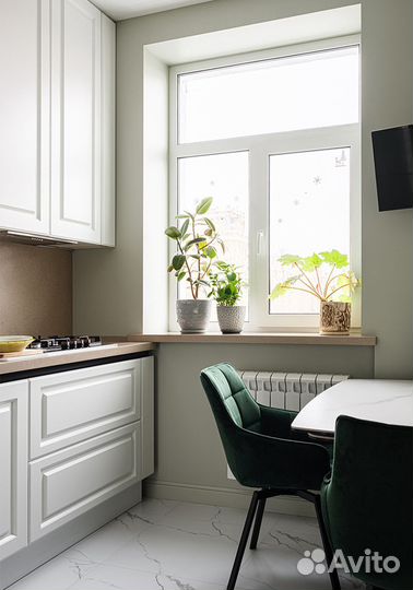 Угловая кухня под потолок на заказ