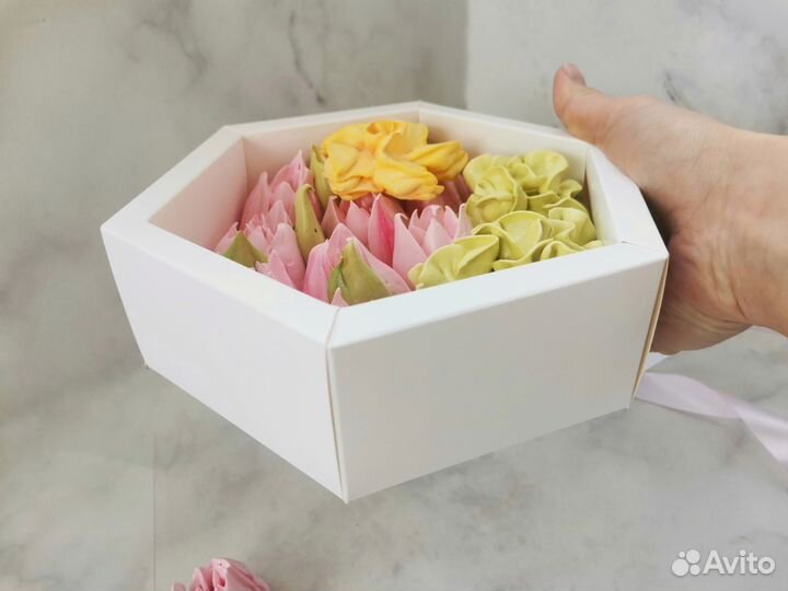 Зефирный букет в коробке, подарок на 8 марта