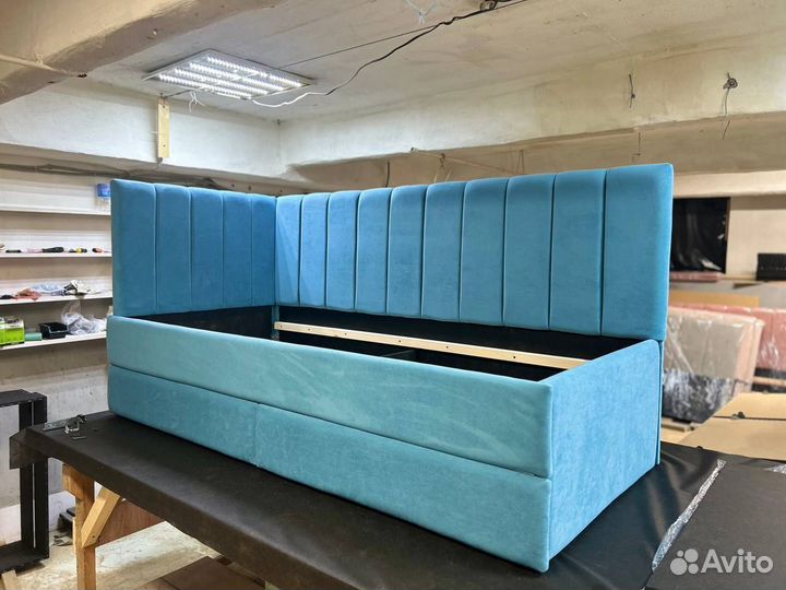 Кровать угловая с ящиками 90*200