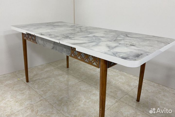 Стол и стулья на кухню