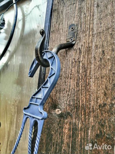 Крючки вешалки кованые