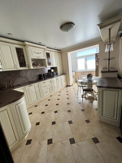 3-к. квартира, 90,5 м², 8/8 эт.