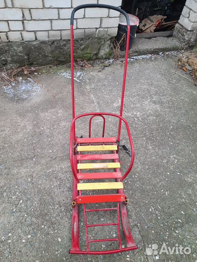 Санки с ручкой