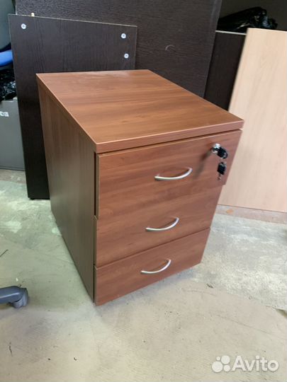 Продается подкатная тумба для документов 3 ящика