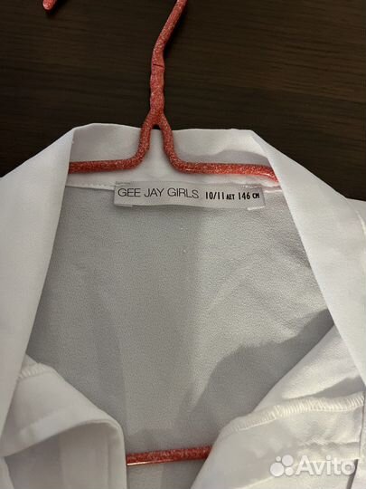 Белая блуза