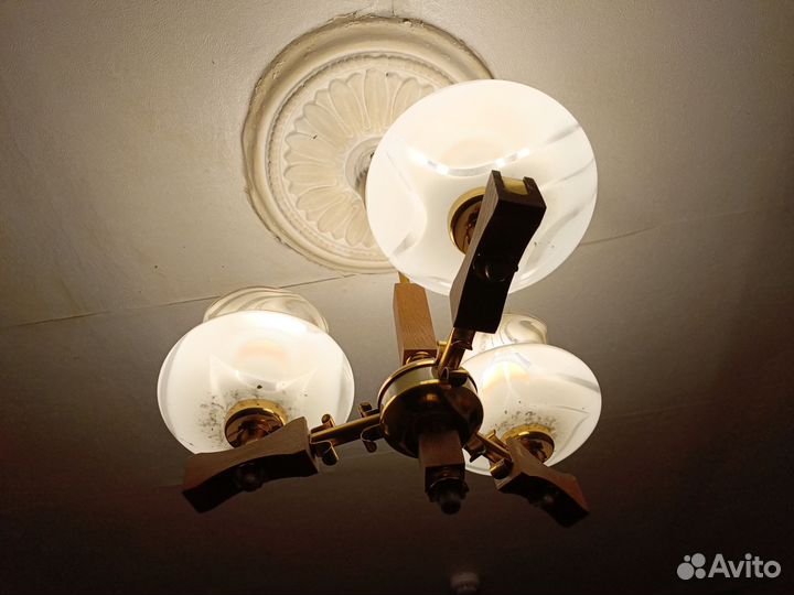 Люстра трехрожковая